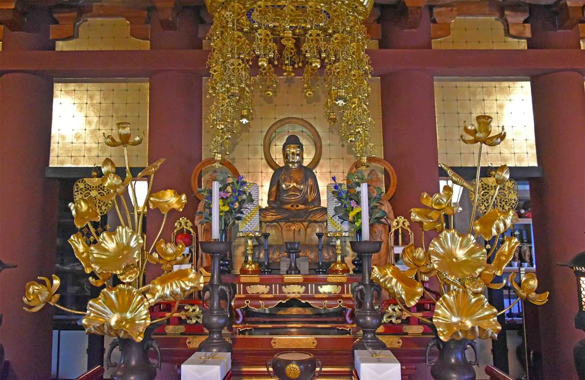 本堂内陣