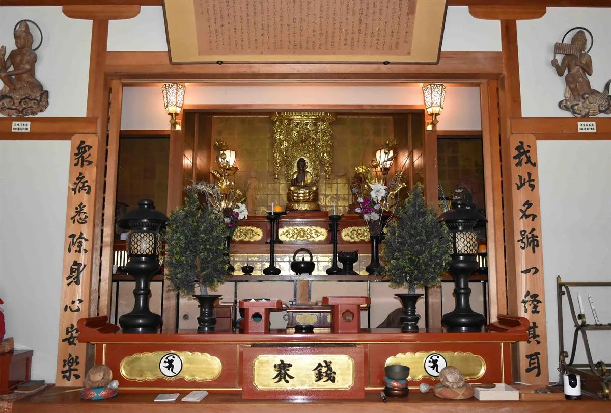 薬師堂内部